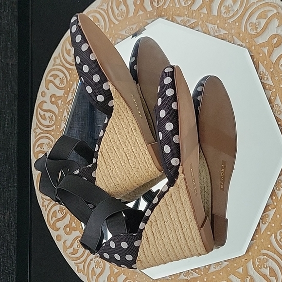 Report Antonella Wedge Polkadot Sandals NWOT - Picture 3 of 4